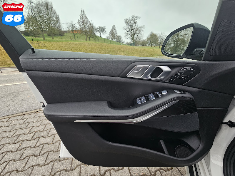 2022 BMW X7 xDrive40i (AWD) - Image 12