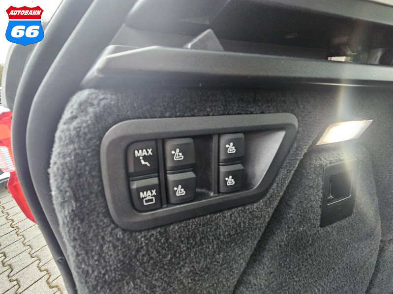 2022 BMW X7 xDrive40i (AWD) - Image 19