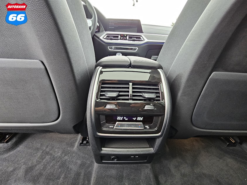 2022 BMW X7 xDrive40i (AWD) - Image 21