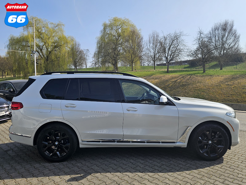 2022 BMW X7 xDrive40i (AWD) - Image 4