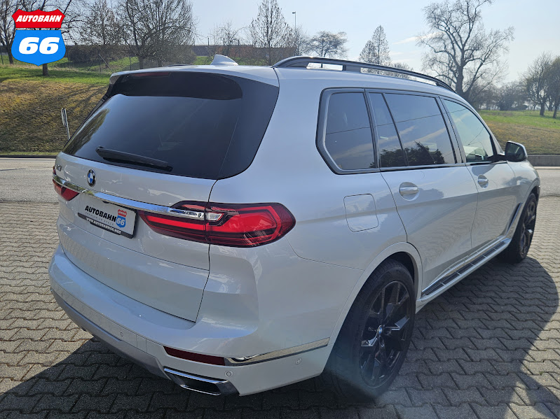 2022 BMW X7 xDrive40i (AWD) - Image 5