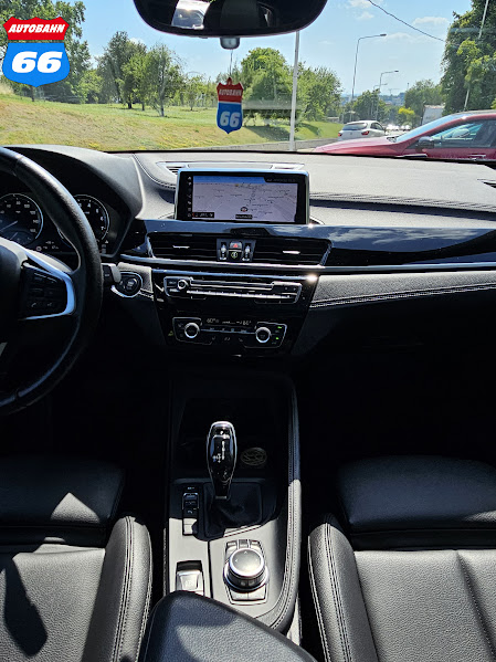 2022 BMW X2 sDrive28i - Image 11
