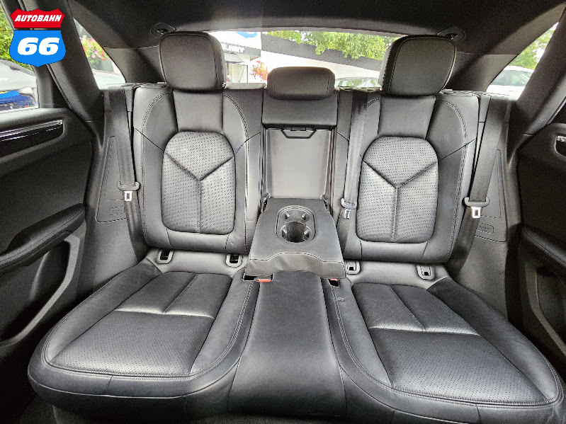 2015 Porsche Macan S - Image 16
