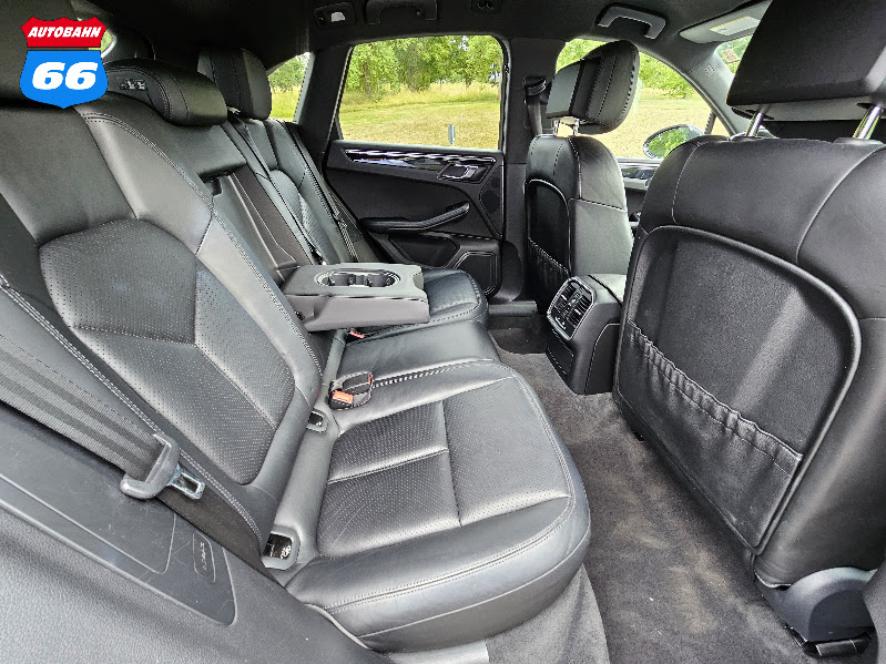 2015 Porsche Macan S - Image 17