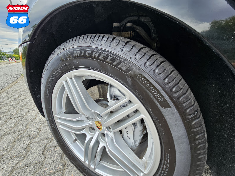 2015 Porsche Macan S - Image 20