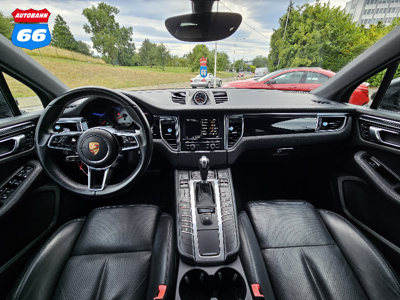 2015 Porsche Macan S - Image 10