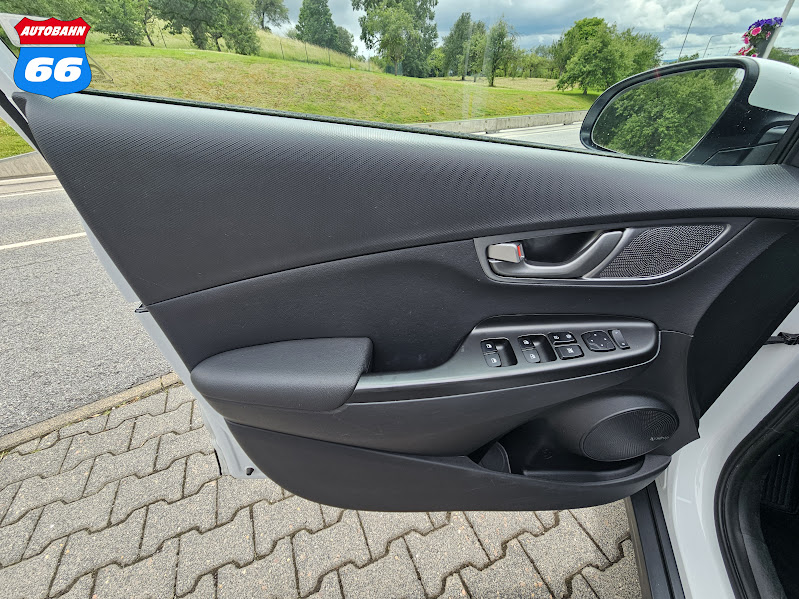 2020 Hyundai Kona Electric Ultimate FWD - Image 12