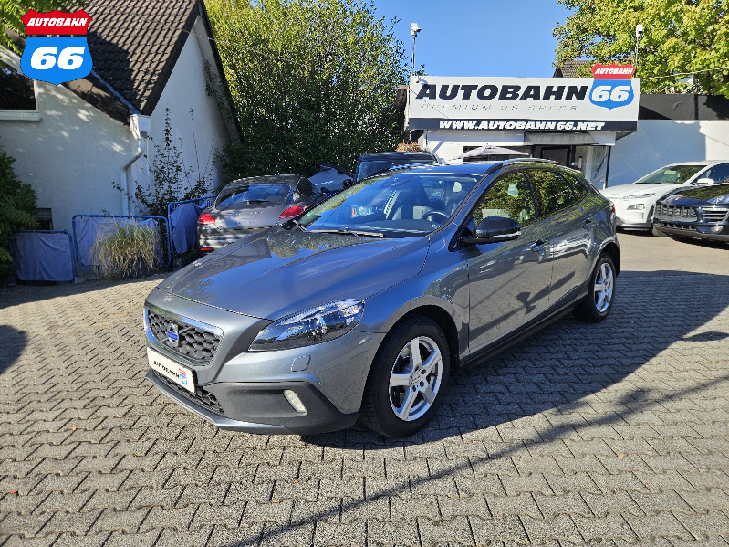 2014 Vovo V40d in front of Autobahn66 Car sales